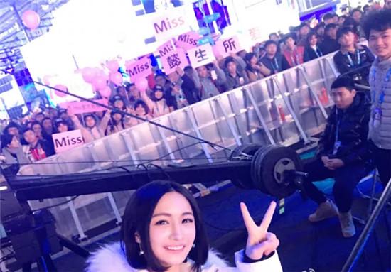  电竞少女崭露头角，精准预判助队翻盘  