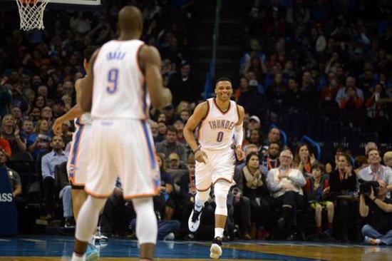  森林狼全队六人上双，集体篮球击败雷霆队