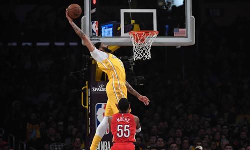  贾巴尔发球上网战术奏效轻取胜利果实