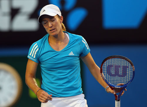  萨巴伦卡强势捧起澳网冠军奖杯