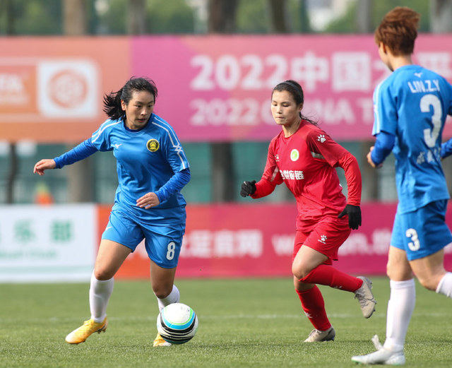  女足姑娘创历史，首次捧起洲际奖杯