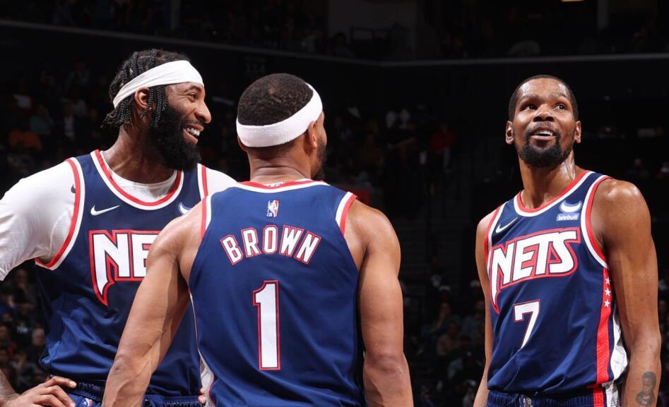  杜兰特关键球定乾坤，太阳险胜雄鹿队