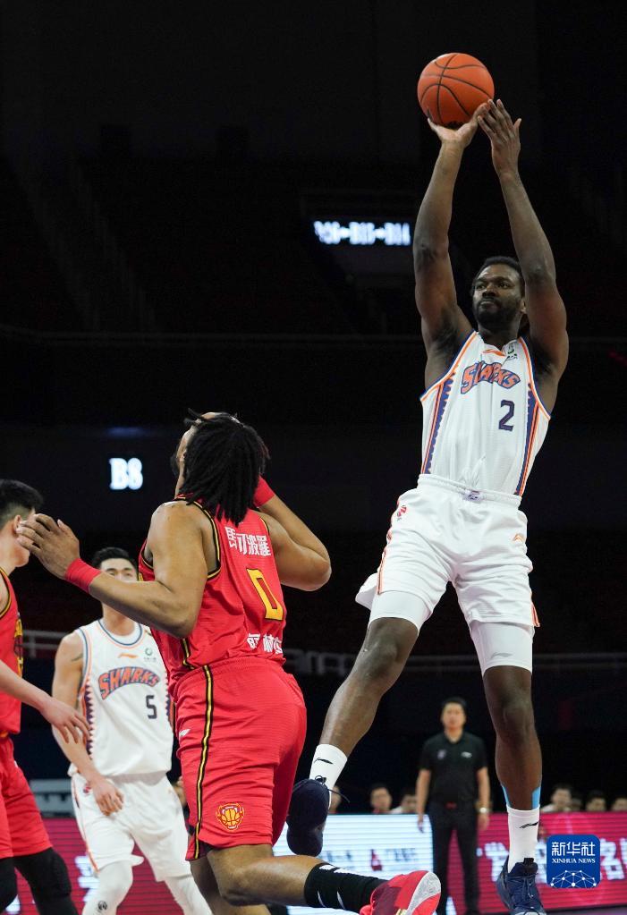  深圳马可波罗加时惜败于上海久事男篮