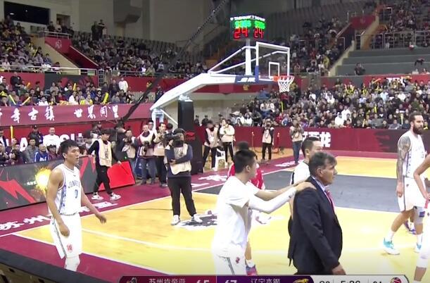  篮球裁判严格执法，公平竞赛保障进行