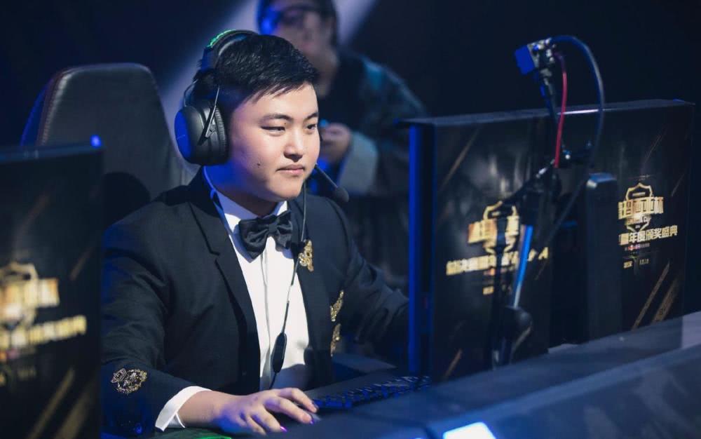  天才少年登顶电竞巅峰创造历史